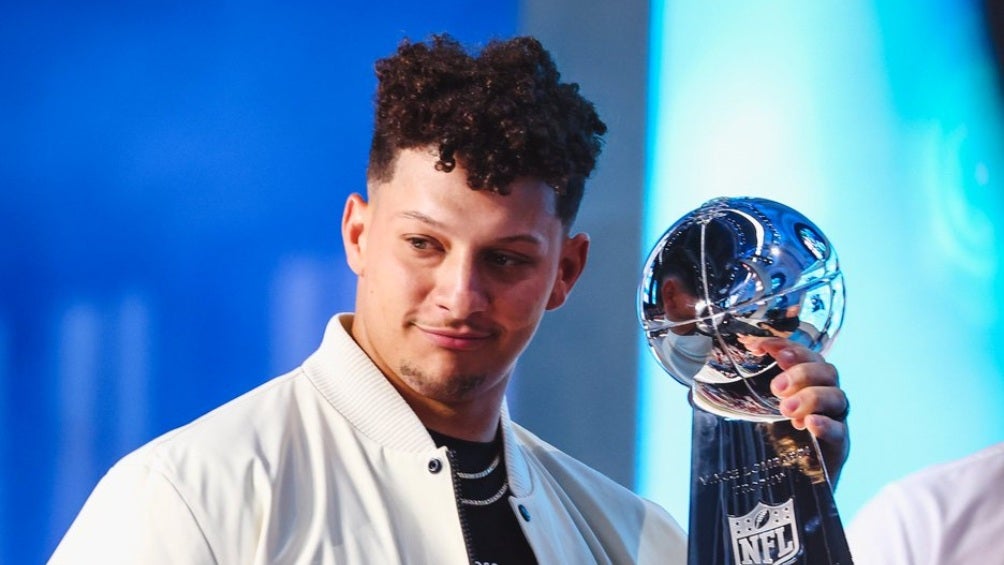 Mahomes presume el Lombardi previo al Draft