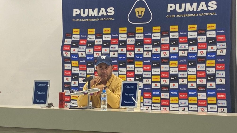 El Turco en conferencia de prensa