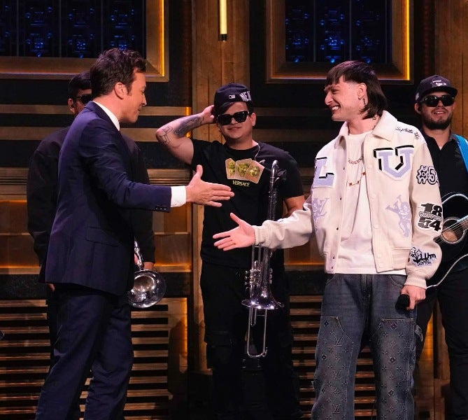 Peso Pluma con Jimmy Fallon en The Tonight Show