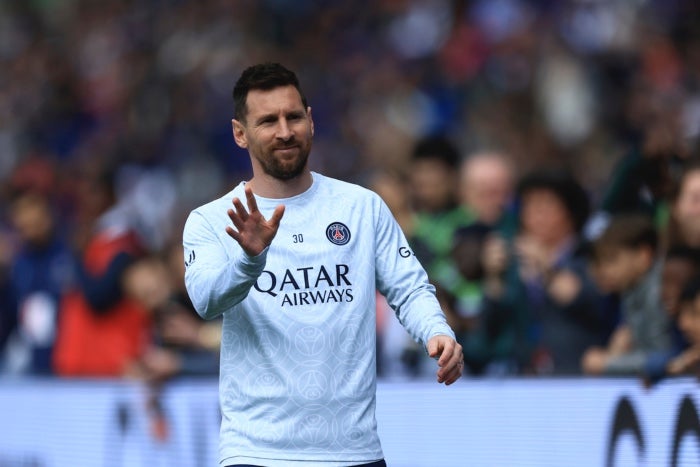 Messi durante un calentamiento del PSG previo a un partido