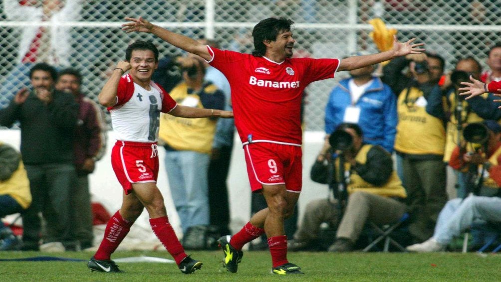 Cardozo celebra un gol