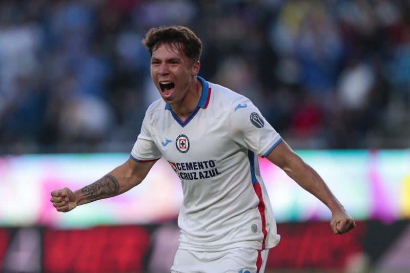 Rodrigo Huescas festeja un gol