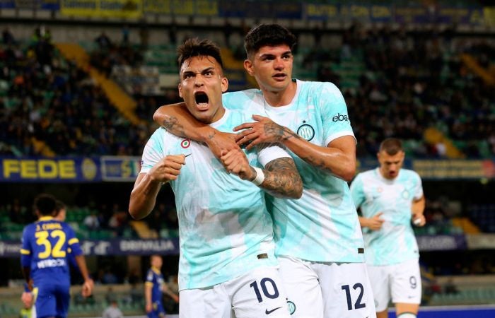 Lautaro Martínez festejando su doblete ante el Hellas Verona