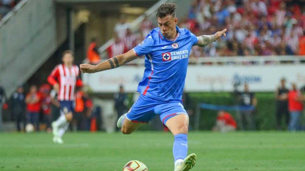 Augusto durante el juego ante Chivas