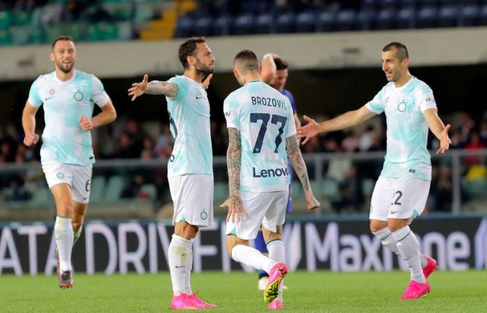 Jugadores del Inter festejando el segundo gol ante Hellas Verona