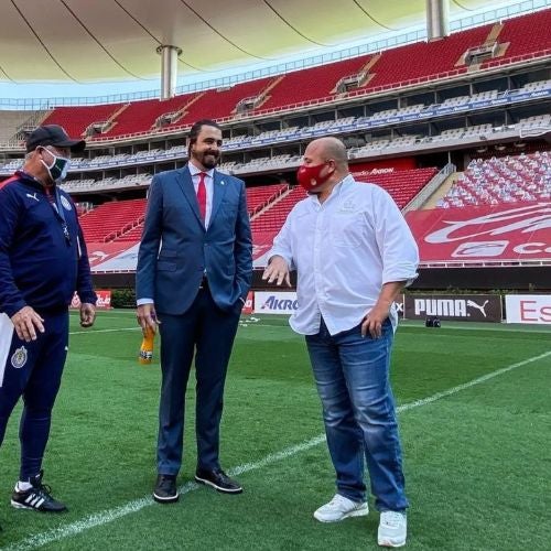 Amaury Vergara y Gustavo Alfaro en el Estadio Akron