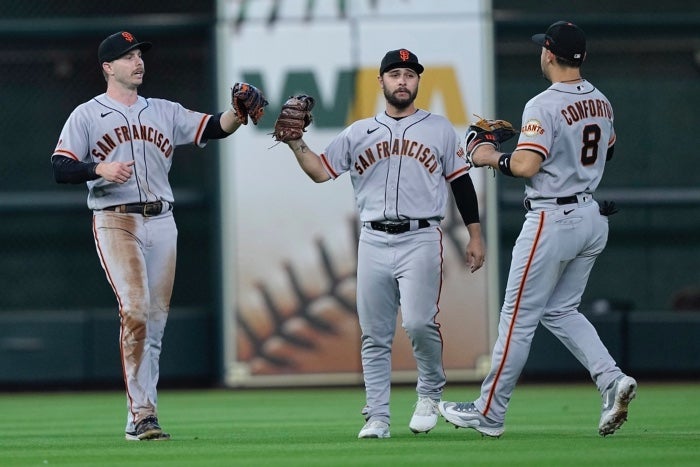 Jugadores de San Francisco en el partido contra Cardinals