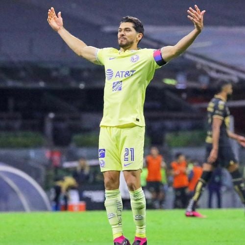 Henry Martín celebrando su gol ante Pumas