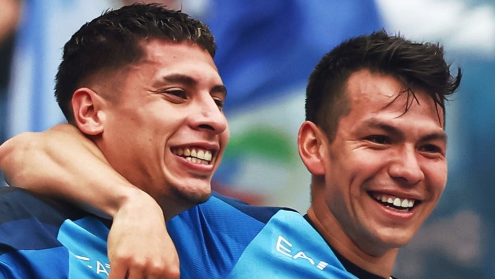 Lozano feliz tras un gol de su equipo