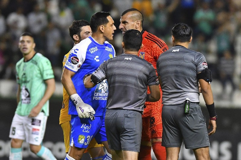 Guzmán discute con Cota tras el partido