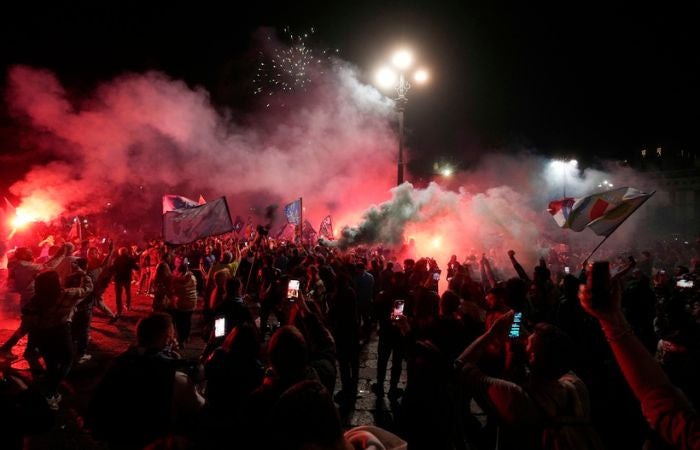 La locura en las calles de Nápoles por el título