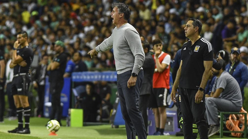 El técnico uruguayo explicó la bronca al final del partido