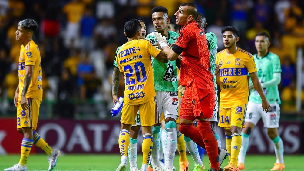 Tigres y León vivieron un partido bastante ríspido