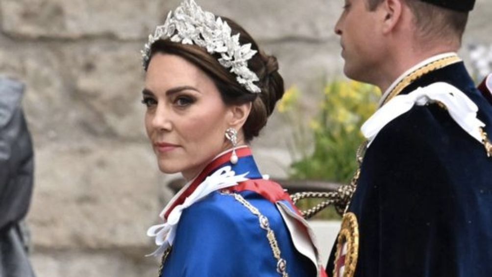 Kate de Gales usando los pendientes de Lady Di