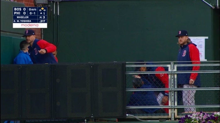 Jugadores de Boston dentro de su bullpen