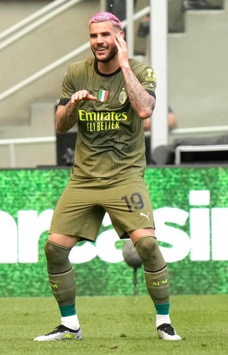 Theo Hernández celebrando un gol ante la Lazio