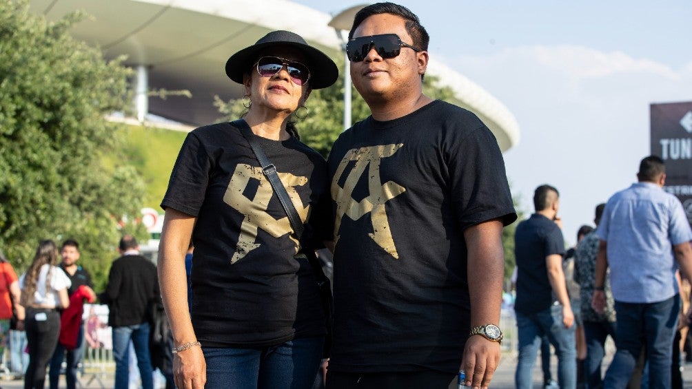 Aficionados se hacen presentes para apoyar al Canelo