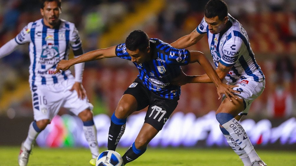 Hernández jugando con el Querétaro