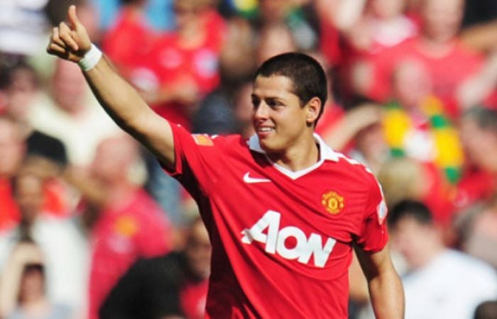 Chicharito festejando uno de sus goles con el Manchester United