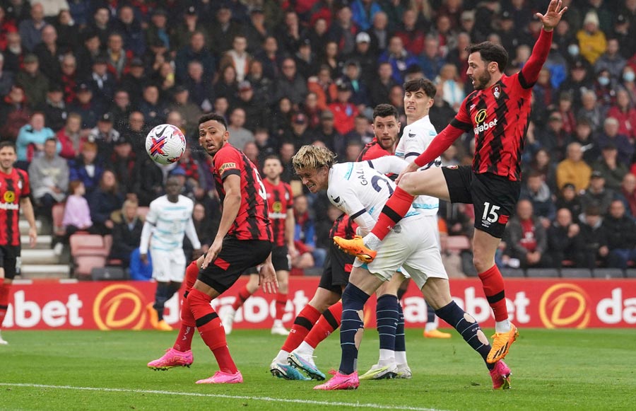 Conor Gallagher remata a gol