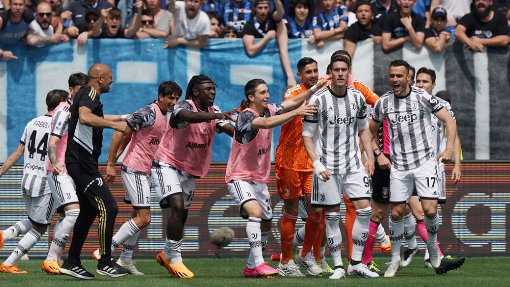 Jugadores de la Juventus festejando triunfo ante Atalanta