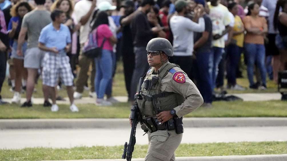 El tiroteo dejó al menos 8 muertos