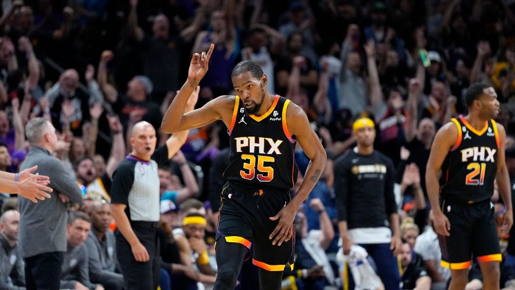 Durant lideró a los Suns en casa