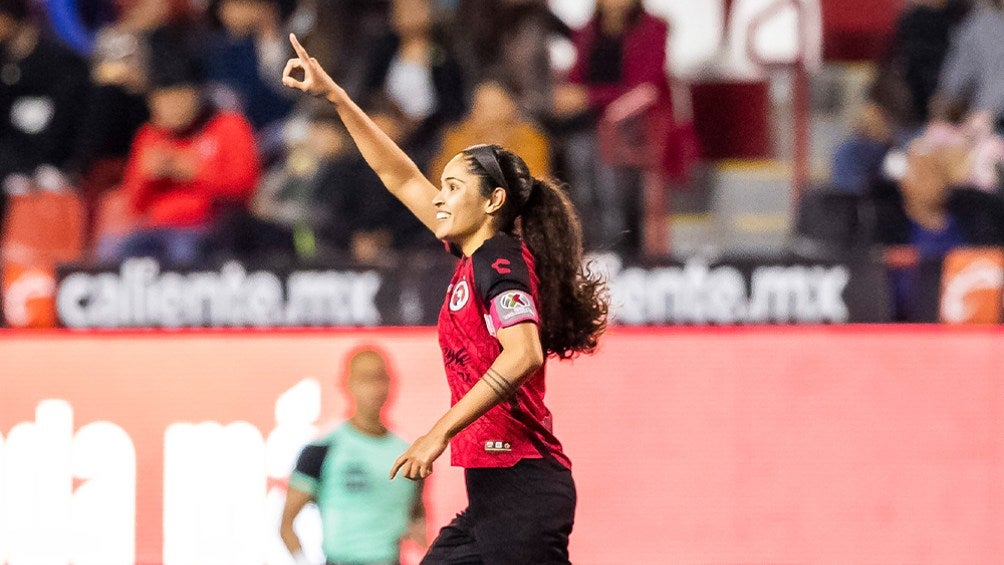 Dani Espinosa festeja un gol con Tijuana