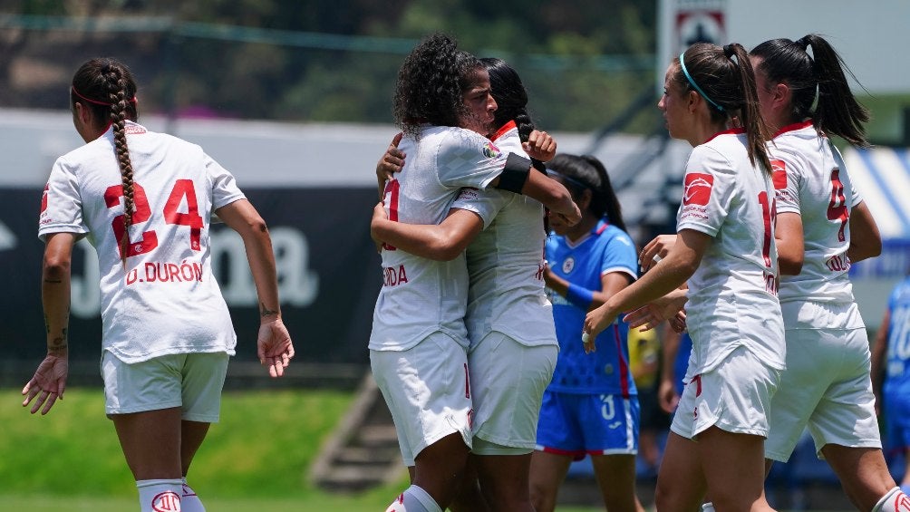 Las jugadoras de Toluca festejan un gol