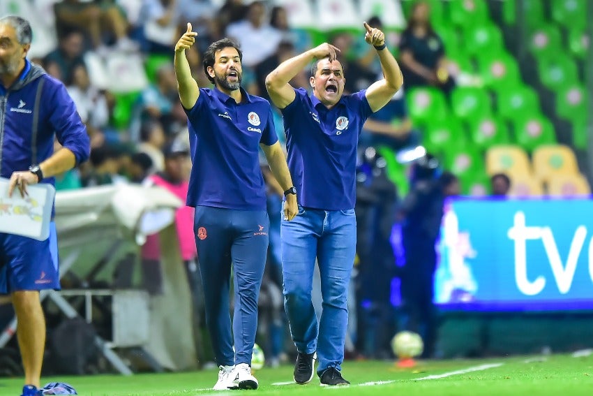 Jardine dirigiendo al Atlético San Luis