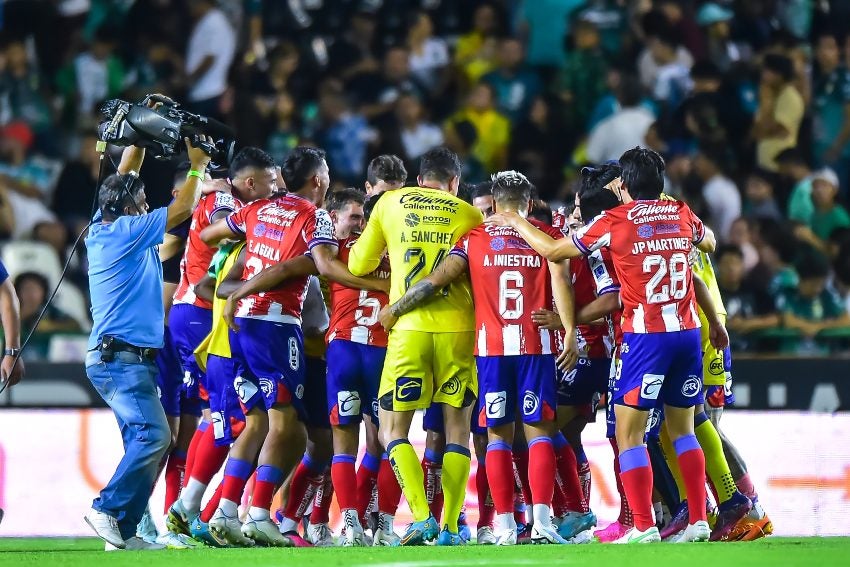 San Luis celebrando su pase a cuartos de final