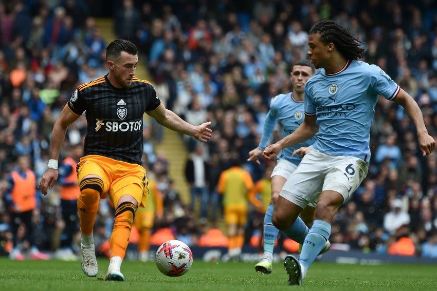 Aké en un partido del Manchetser City