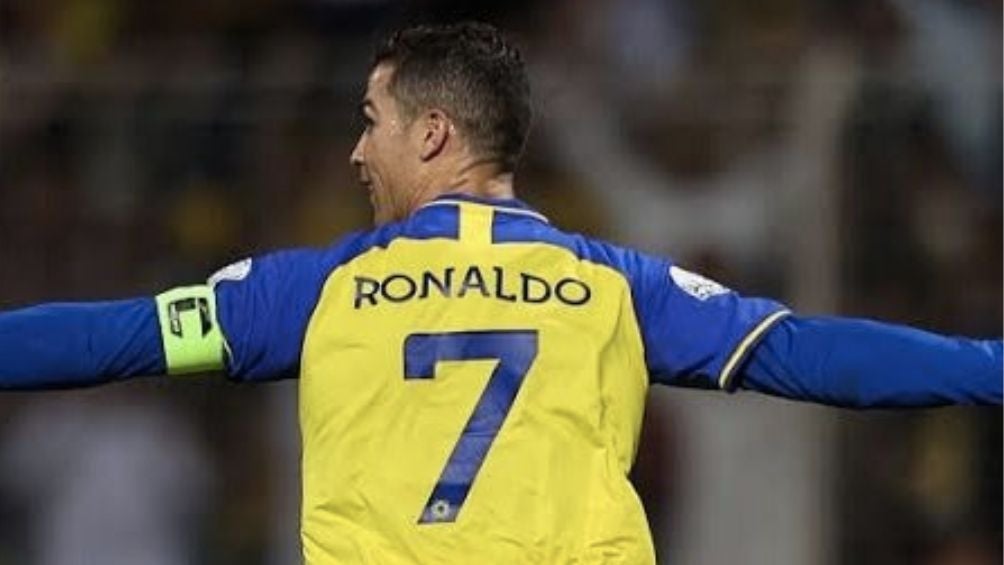 Ronaldo celebra gol con el Al-Nassr