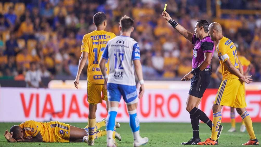 ¡Se armó la bronca! Tigres y Puebla iniciaron una pelea en el terreno de juego