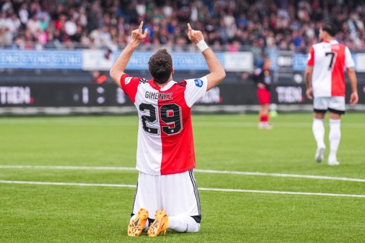 Giménez acumula 22 goles en la temporada con Feyenoord