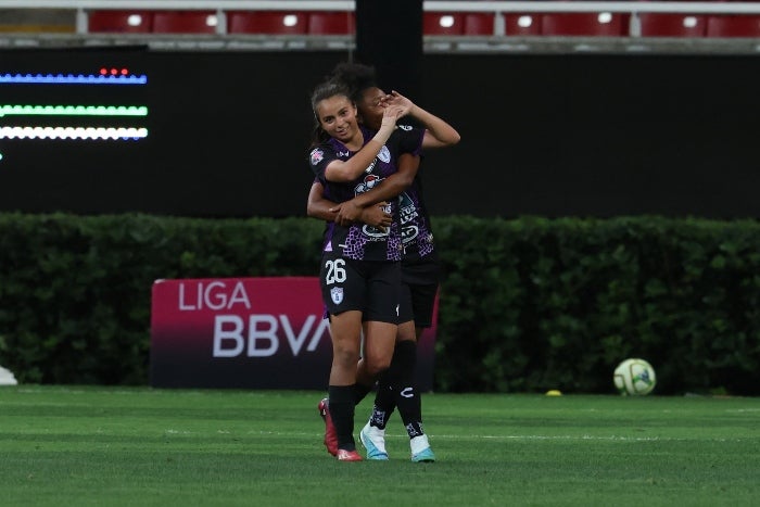 Alice Soto celebra su gol