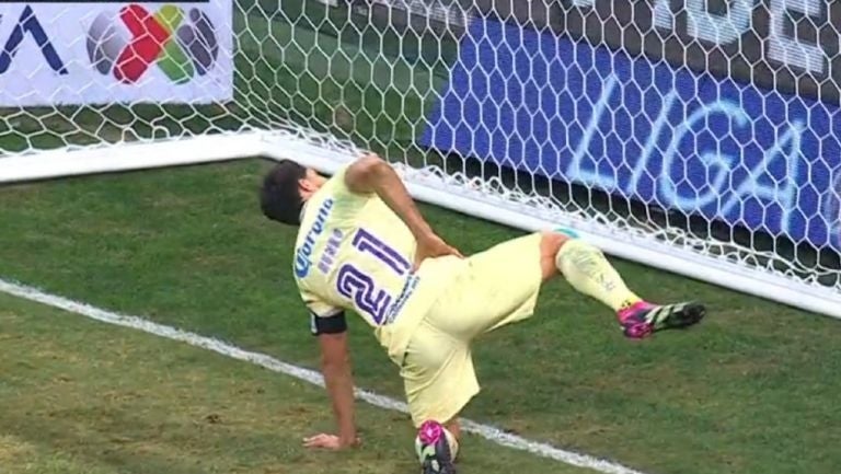 Así celebró uno de sus goles Henry Martín vs Chivas