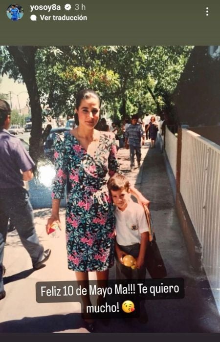 Guillermo Ochoa con su mamá cuando él era pequeño