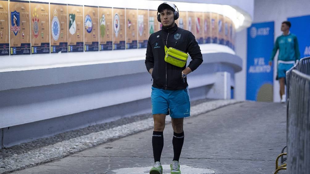 Crlos Salcedo previo a un partido en el Estadio Azteca