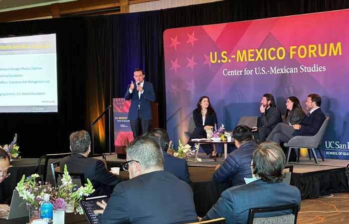 Mikel Arriola en el foro en San Diego, California