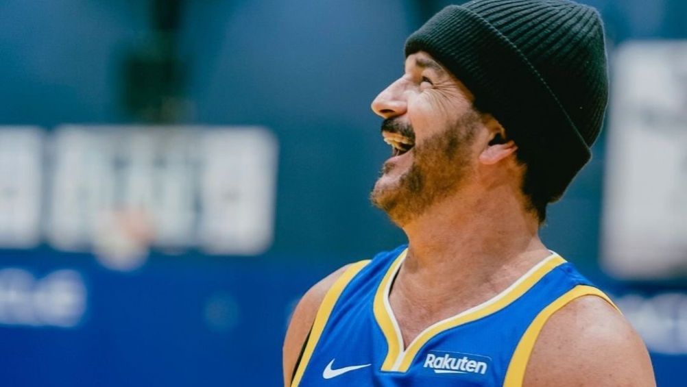 ¿Ricardo Arjona nuevo refuerzo de los Warriors? El cantautor se luce en la Oracle Arena