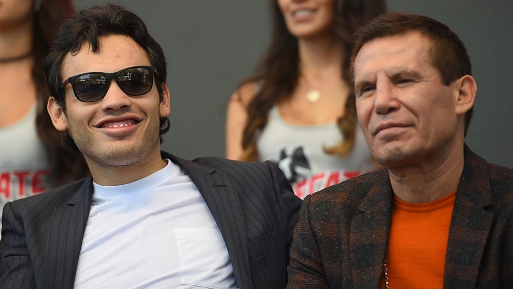 Julio César Chavez y Junior en un evento de box