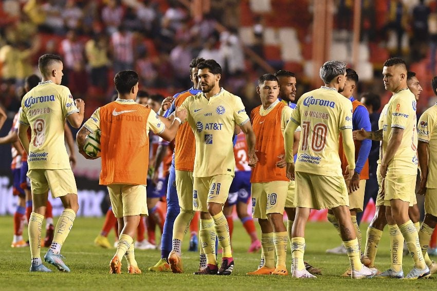 Henry Martín en el juego ante San Luis