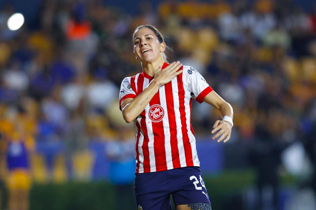 Alicia Cervantes celebrando un gol suyo ante Tigres