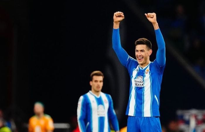 César Montes celebrando un gol del Espanyol