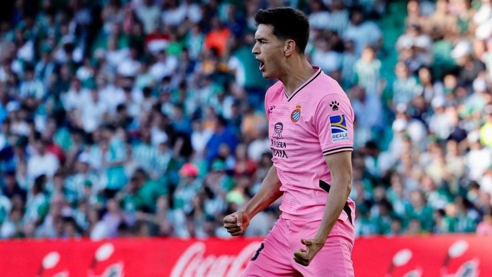 César Montes celebrando su gol de chilena ante el Betis