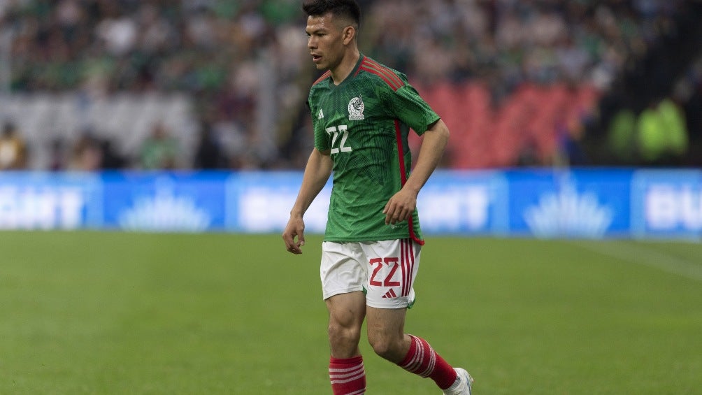 Lozano intenta una jugada desde la banda