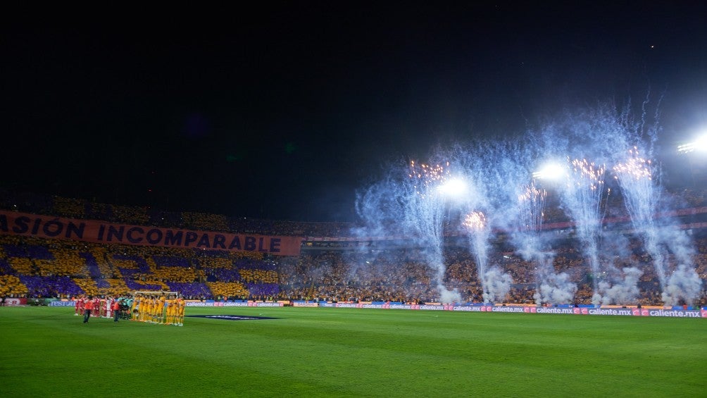 El Volcán lució lleno en el Tigres vs Toluca