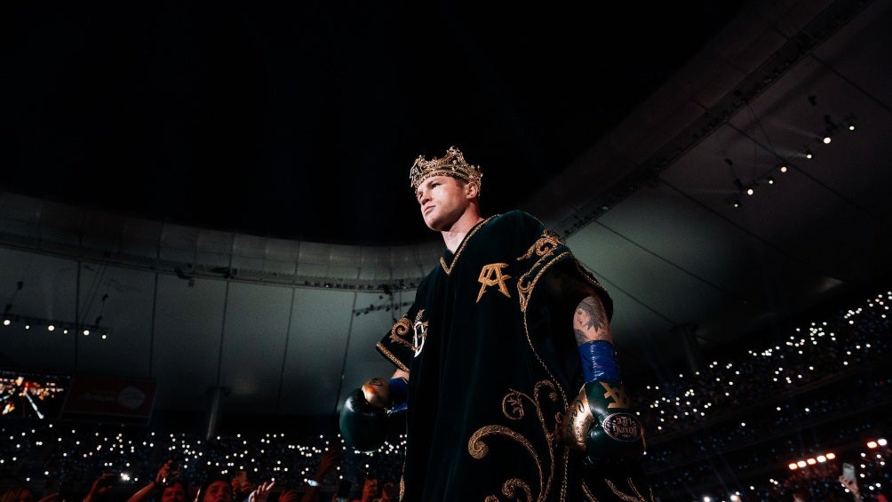 Canelo durante su presentación en el Estadio Akron