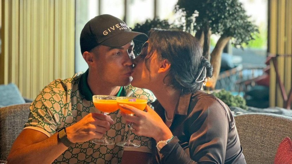 Cristiano Ronaldo Y Georgina Rodríguez se dan un beso